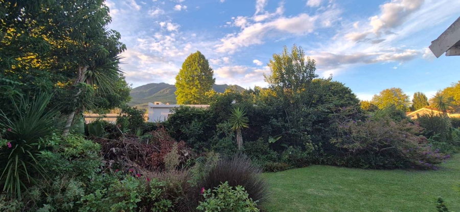 4 Bedroom Property for Sale in Glen Barrie Western Cape